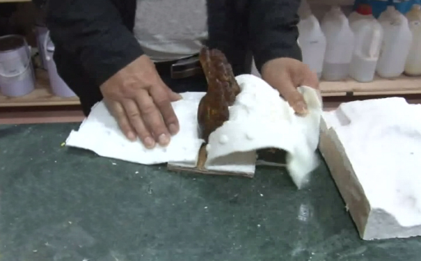 硅橡膠模具分模有什么技巧？