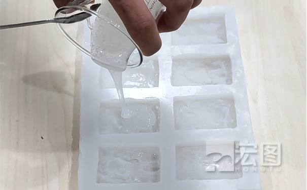 硅膠模具能倒液體硅膠嗎？