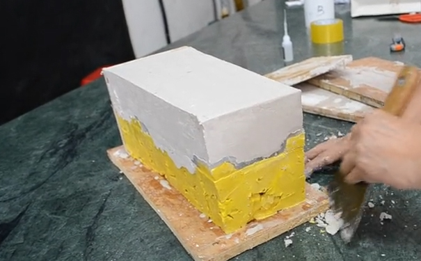 模具硅橡膠成型后怎樣制作外模？