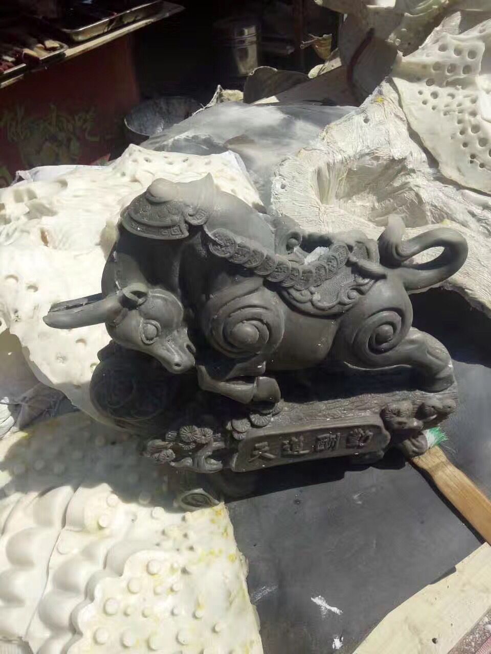 如何使用工業(yè)級(jí)模具硅膠制作模具？