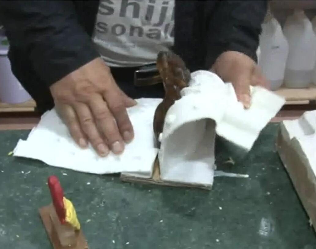 工業(yè)級(jí)模具硅膠開(kāi)模拆邊困難怎么辦？